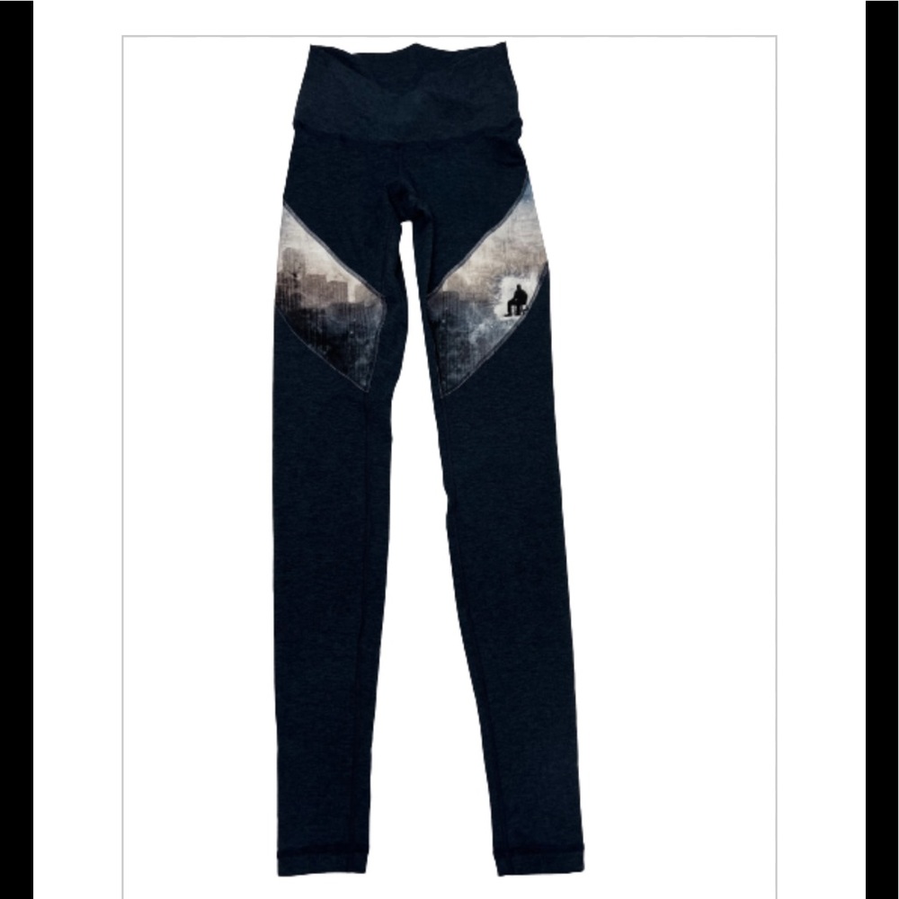 YOGAVATED LEGGINGS WITH ARTWORK BY ALEX CHERRY, CINCHED REAR SLATE BLUE SZ S